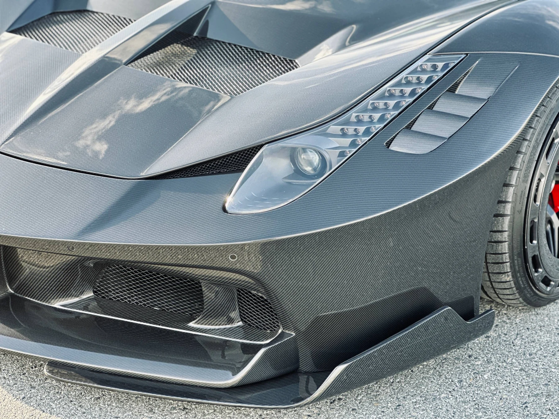 LBWK Ferrari 458, carbon front end